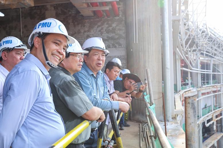 Thủ tướng lần thứ 8 kiểm tra sân bay Long Thành, yêu cầu cơ bản hoàn thành vào 19/12/2025- Ảnh 6.