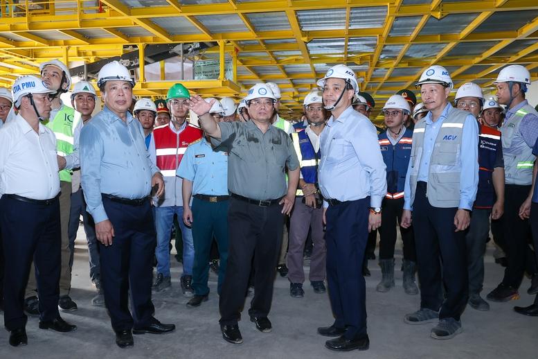 Thủ tướng lần thứ 8 kiểm tra sân bay Long Thành, yêu cầu cơ bản hoàn thành vào 19/12/2025- Ảnh 5.