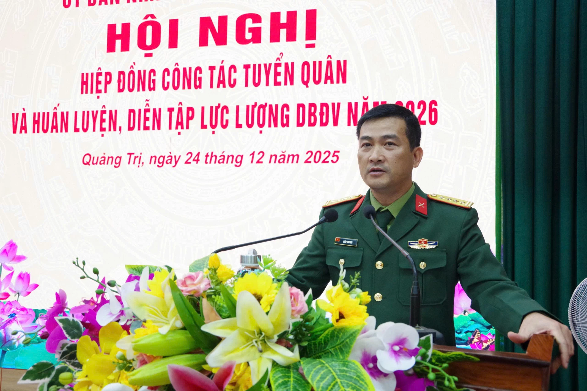Đại t&aacute; Đo&agrave;n Sinh H&ograve;a, UVBTVTU, Chỉ huy trưởng Bộ Chỉ huy Qu&acirc;n sự tỉnh, Ph&oacute; Chủ tịch Thường trực Hội đồng Nghĩa vụ qu&acirc;n sự tỉnh ph&aacute;t biểu tại hội nghị    