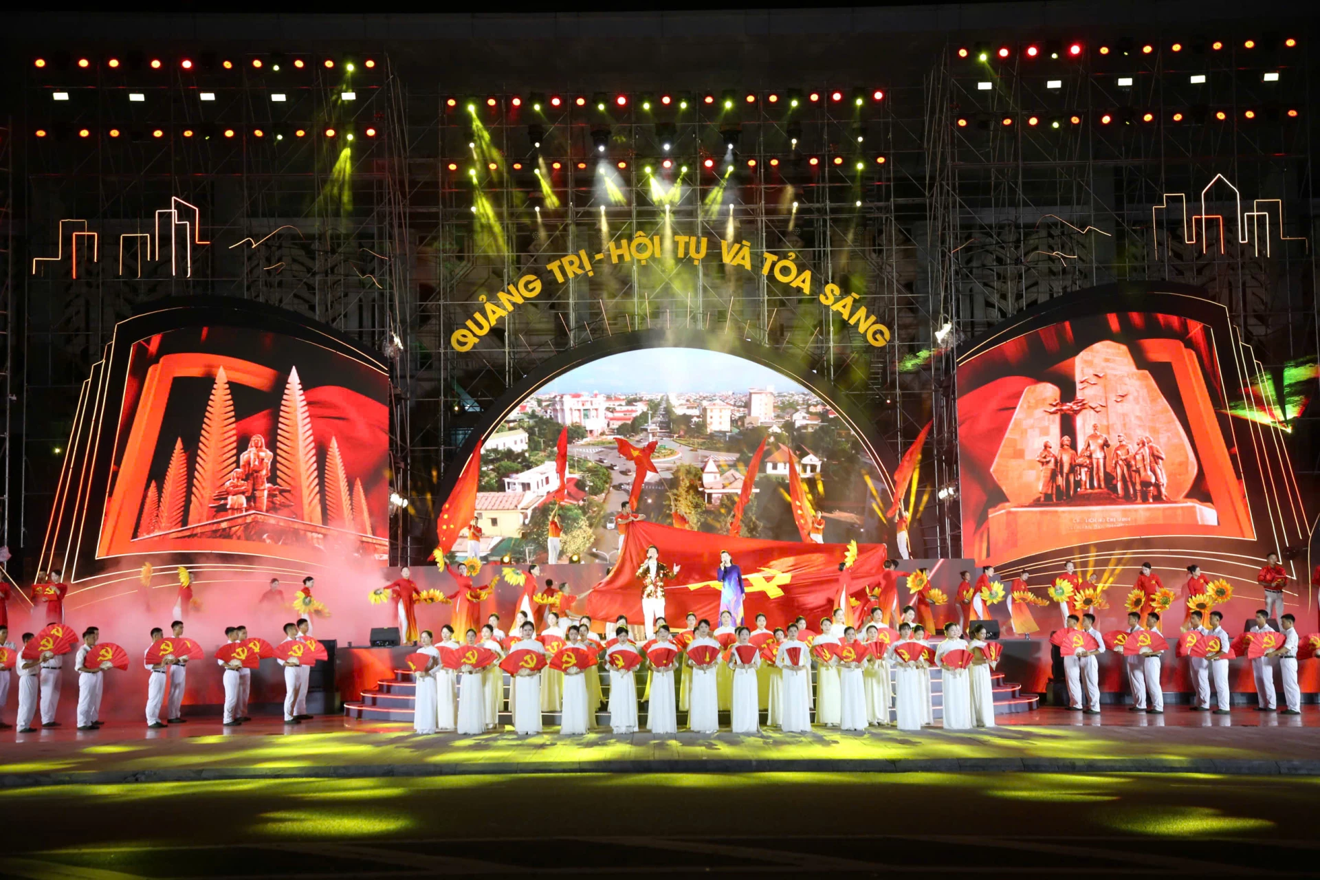 Quảng Trị tự hào vững bước trong kỷ nguyên mới - Ảnh: M.TR