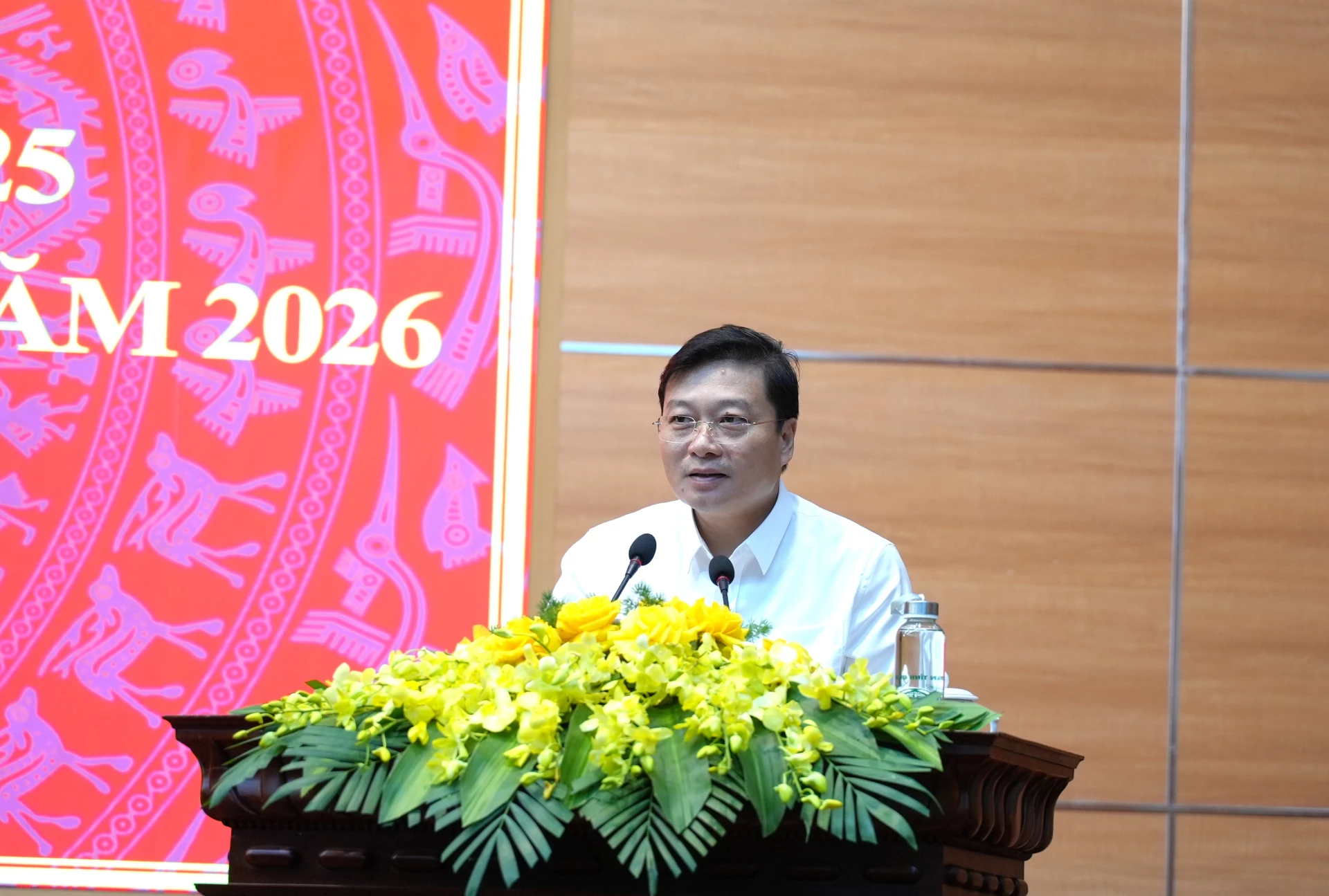 Đồng ch&iacute; L&ecirc; Hồng Vinh, Chủ tịch UBND tỉnh ph&aacute;t biểu tại hội nghị - Ảnh: Trung Đức