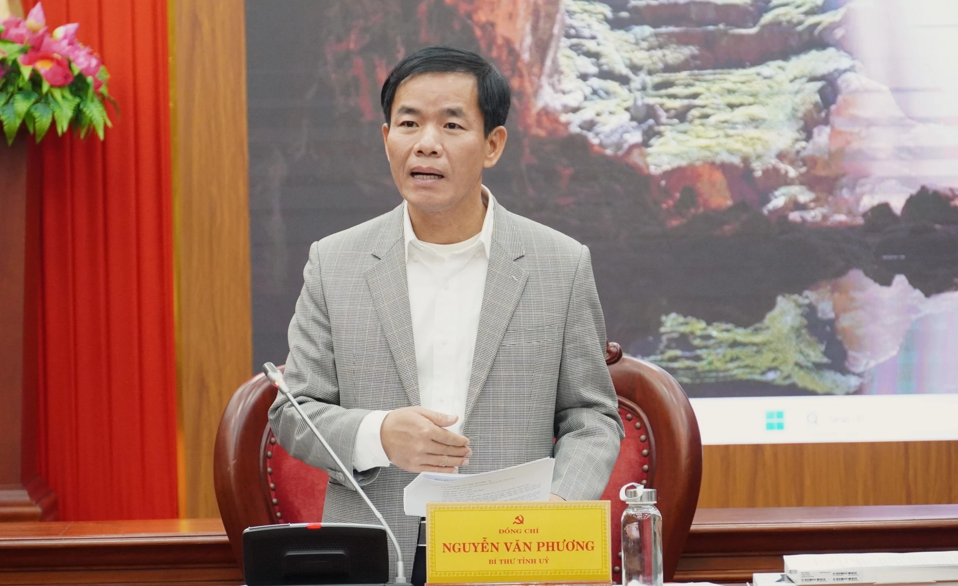 Đồng ch&iacute; Nguyễn Văn Phương, B&iacute; thư Tỉnh ủy y&ecirc;u cầu c&aacute;c cơ quan li&ecirc;n quan tiếp tục r&agrave; so&aacute;t, chuẩn bị chu đ&aacute;o c&aacute;c điều kiện phục vụ Đo&agrave;n trong suốt qu&aacute; tr&igrave;nh tham dự Đại hội - Ảnh: QV