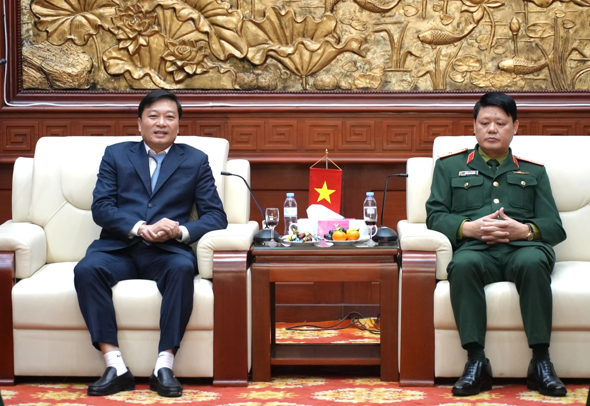 Đồng chí Lê Hồng Vinh, Chủ tịch UBND tỉnh cảm ơn sự quan tâm, hỗ trợ của Bộ Tư lệnh Quân khu 4 đối với tỉnh Quảng Trị thời gian qua - Ảnh: Trung Đức