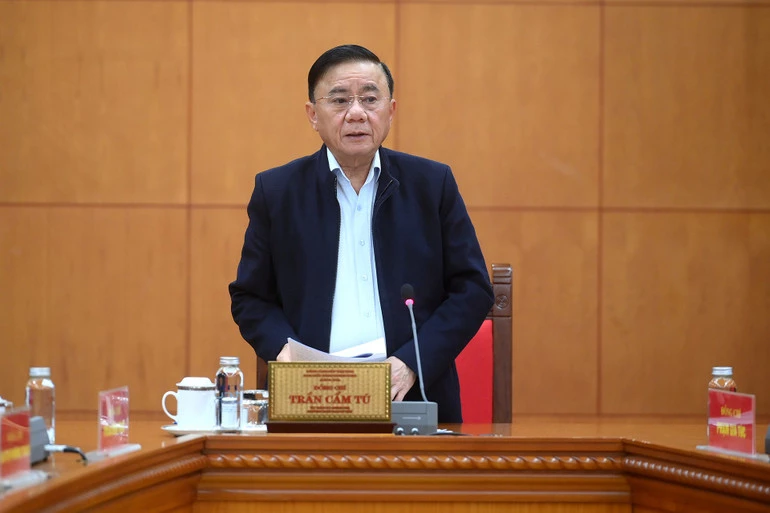 Đồng ch&iacute; Thường trực Ban B&iacute; thư Trần Cẩm T&uacute; ph&aacute;t biểu tại buổi l&agrave;m việc. (Ảnh: ĐĂNG KHOA)