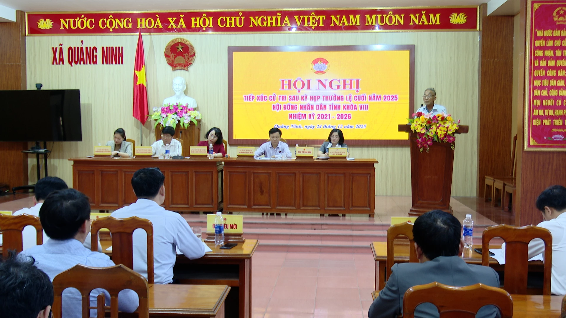 Quảng cảnh buổi tiếp x&uacute;c cử tri. Ảnh: Quang Ngọc