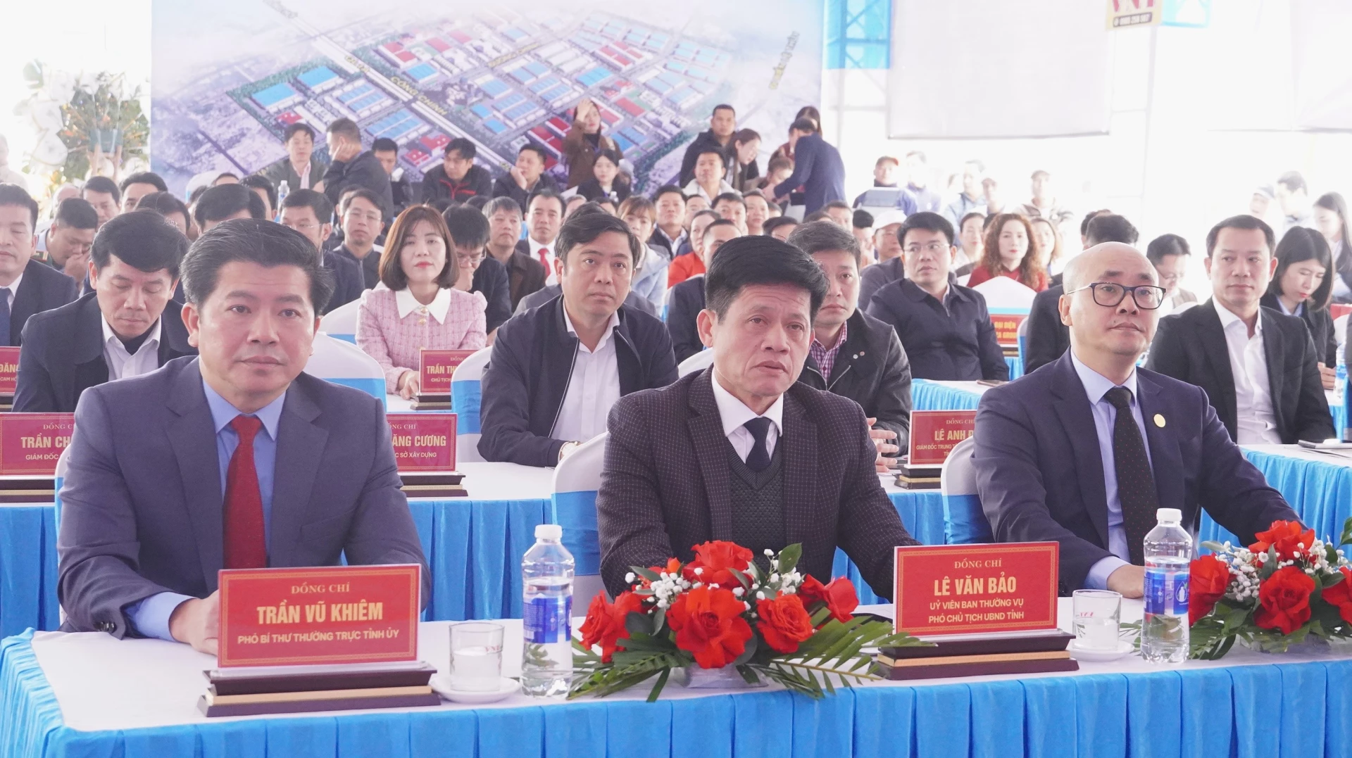 Đại biểu tham dự buổi lễ - Ảnh: QV