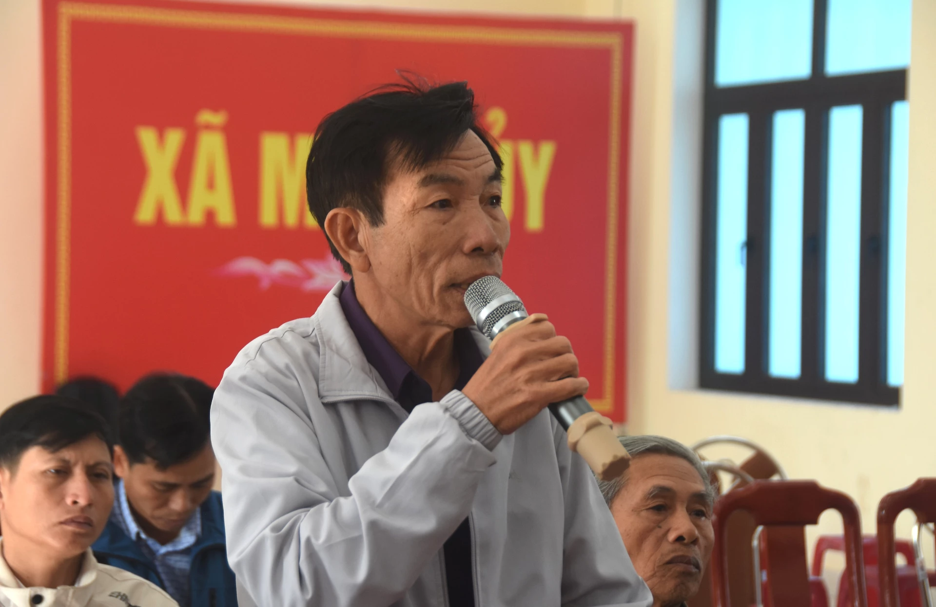 Cử tri x&atilde; Mỹ Thủy kiến nghị những vấn đề quan t&acirc;m - Ảnh: Đ.V