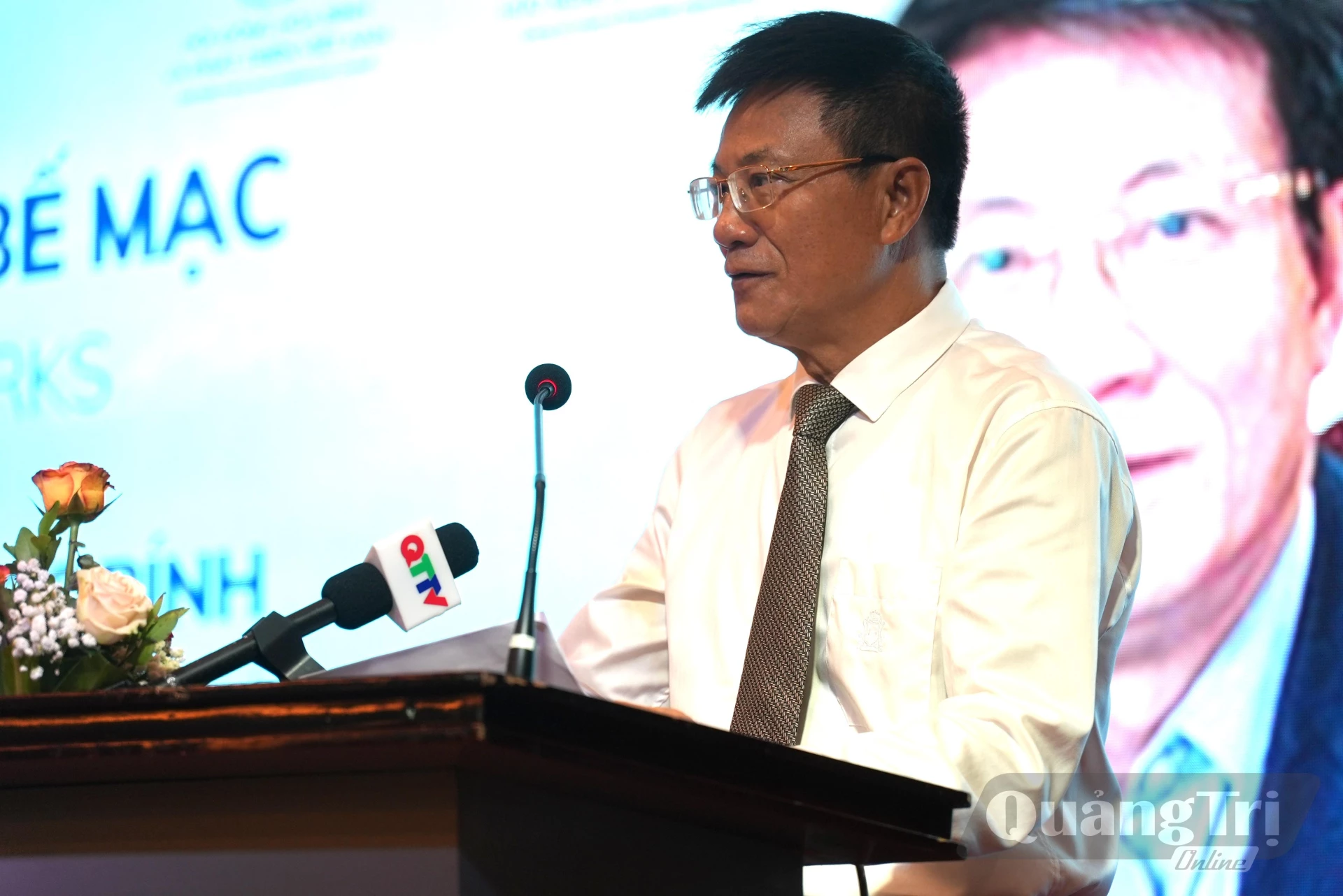 Đồng chí Lương Ngọc Bính, Chủ tịch Liên hiệp các tổ chức hữu nghị tỉnh phát biểu tại tọa đàm - Ảnh: T.Đ