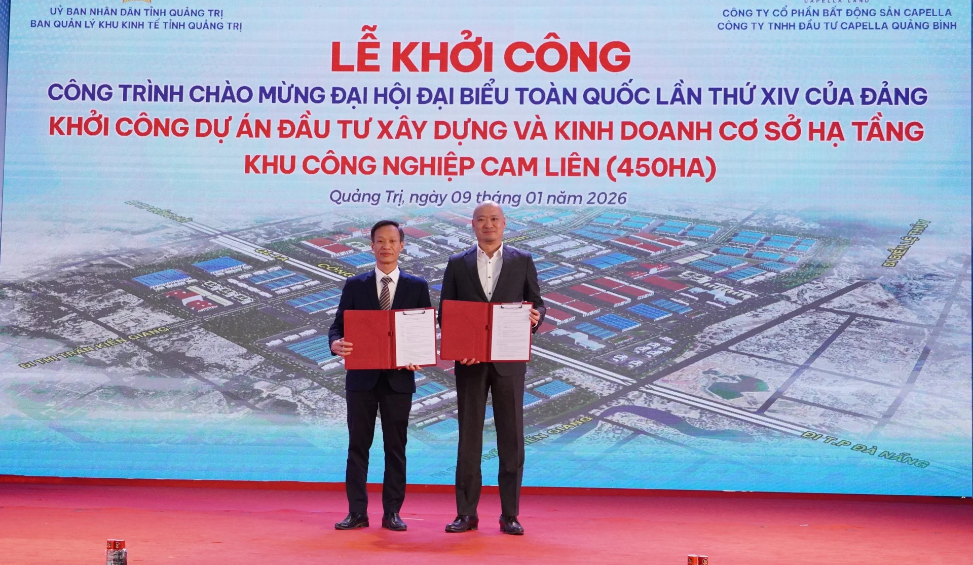 Trao thỏa thuận x&uacute;c tiến đầu tư giữa nh&agrave; đầu tư v&agrave; đối t&aacute;c - Ảnh: QV