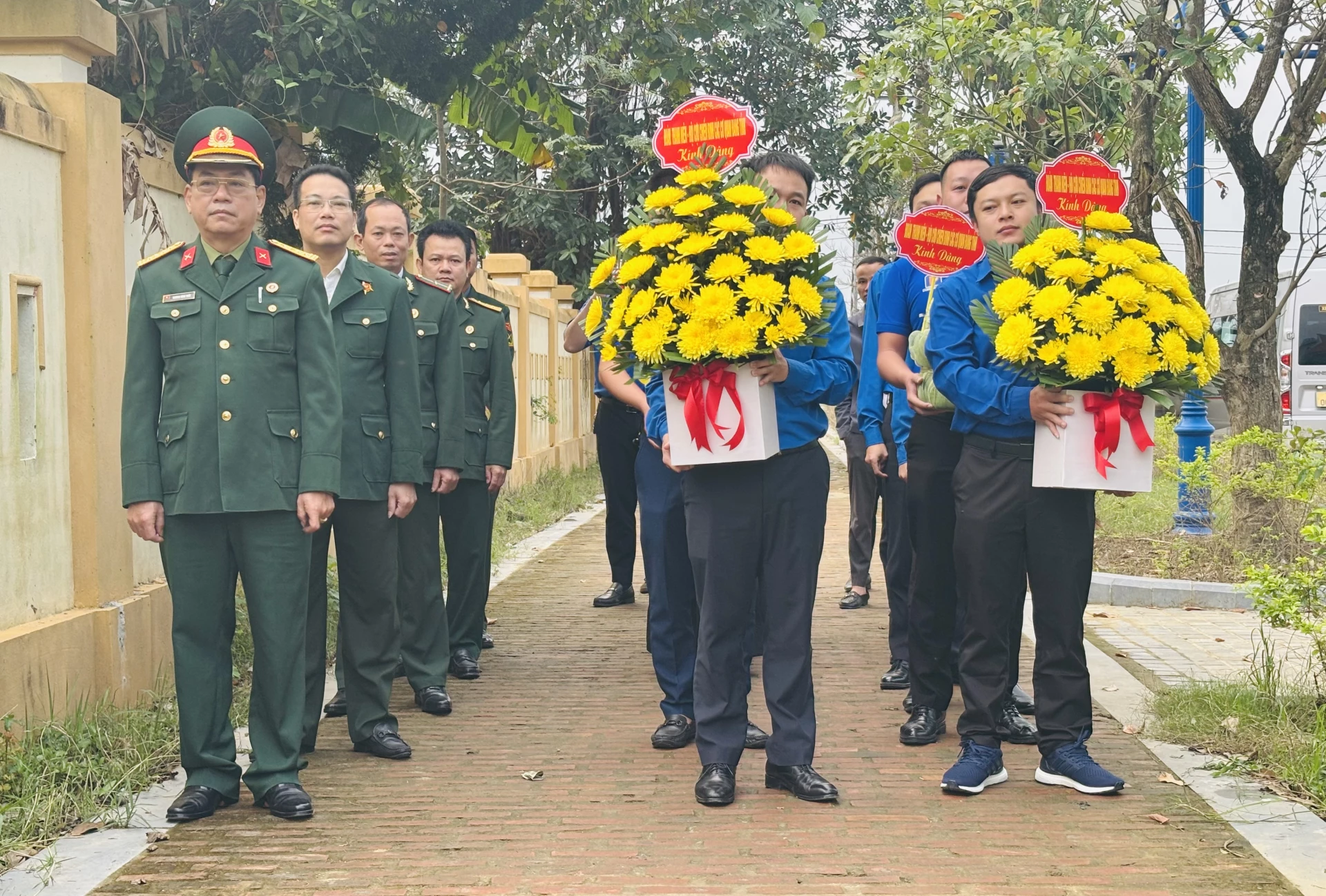 	D&acirc;ng hoa, d&acirc;ng hương tại Nh&agrave; lưu niệm Đại tướng V&otilde; Nguy&ecirc;n Gi&aacute;p - Ảnh: K.H