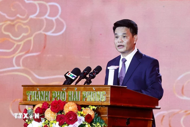 Đồng chí Lê Ngọc Châu, Phó Bí thư Thành ủy, Chủ tịch UBND thành phố Hải Phòng, Trưởng Ban Tổ chức Lễ hội mùa Thu Côn Sơn-Kiếp Bạc năm 2025 phát biểu khai mạc. (Ảnh: Doãn Tấn/TTXVN)