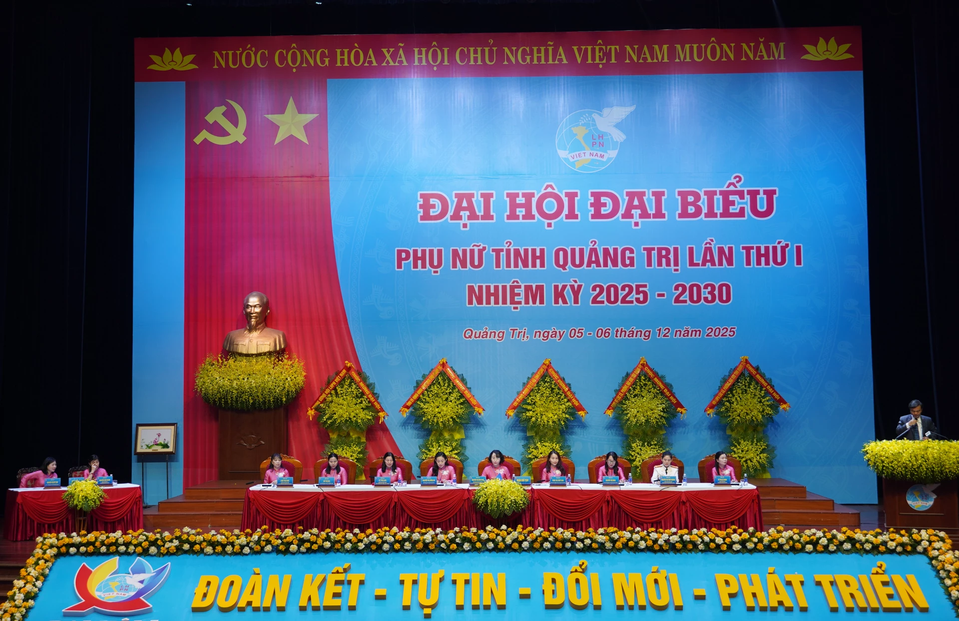 Đoàn Chủ tịch điều hành địa hội. Ảnh: X.P