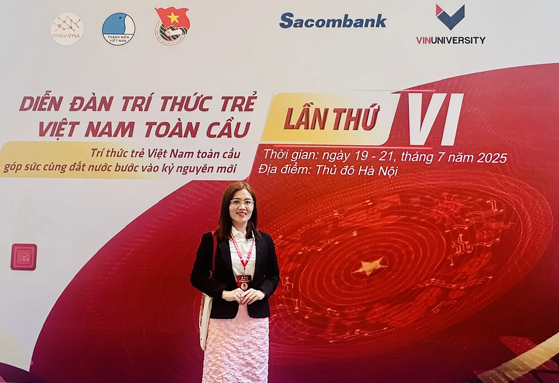 B&aacute;c sĩ CKII. B&ugrave;i Thị V&acirc;n Anh, Gi&aacute;m đốc Bệnh viện Mắt Nam Quảng Trị tham dự Diễn đ&agrave;n tr&iacute; thức trẻ Việt Nam to&agrave;n cầu lần thứ VI - Ảnh: H.L