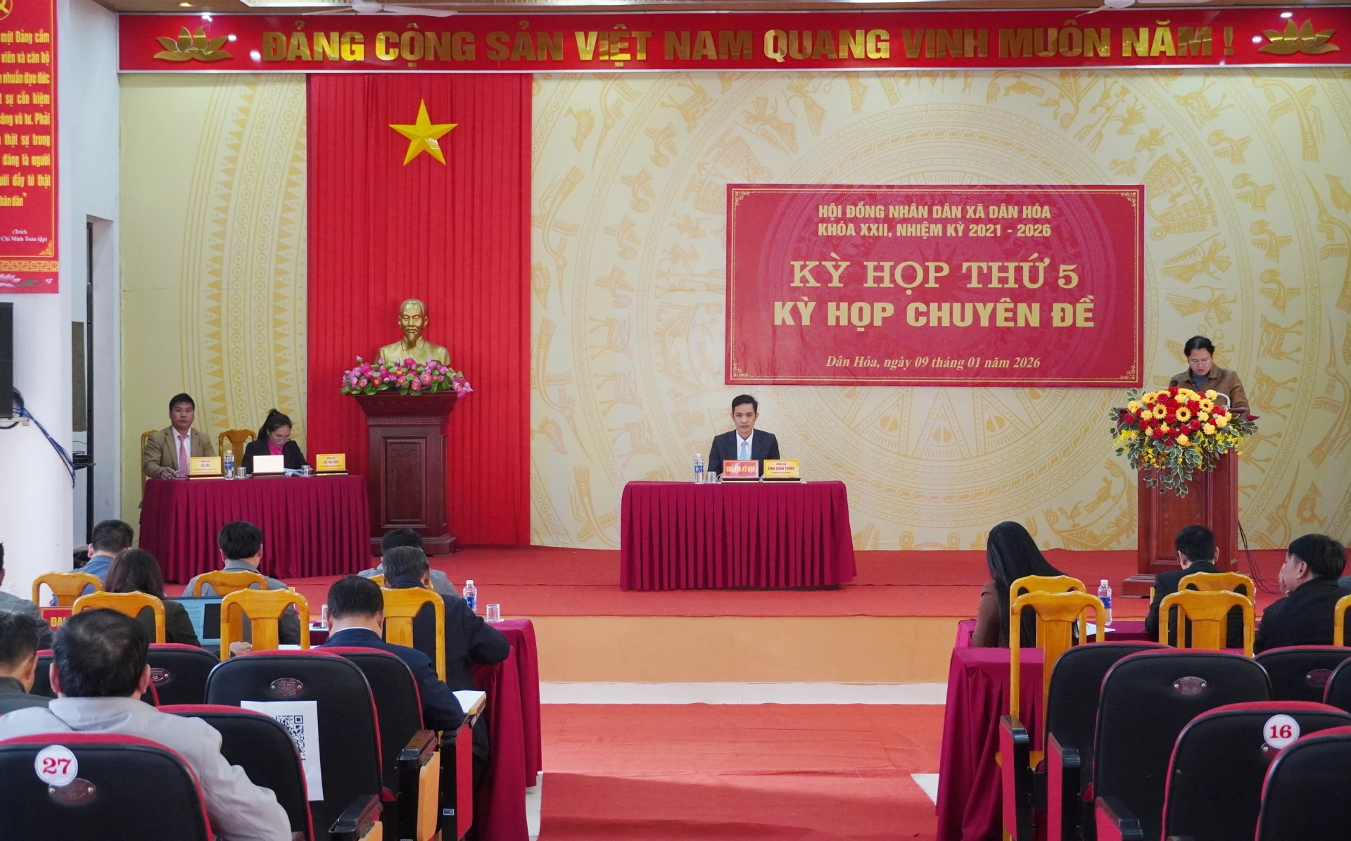 To&agrave;n cảnh kỳ họp thứ 3, HĐND x&atilde; D&acirc;n H&oacute;a, kh&oacute;a XXII, nhiệm kỳ 2021-2026 - Ảnh: X.P    