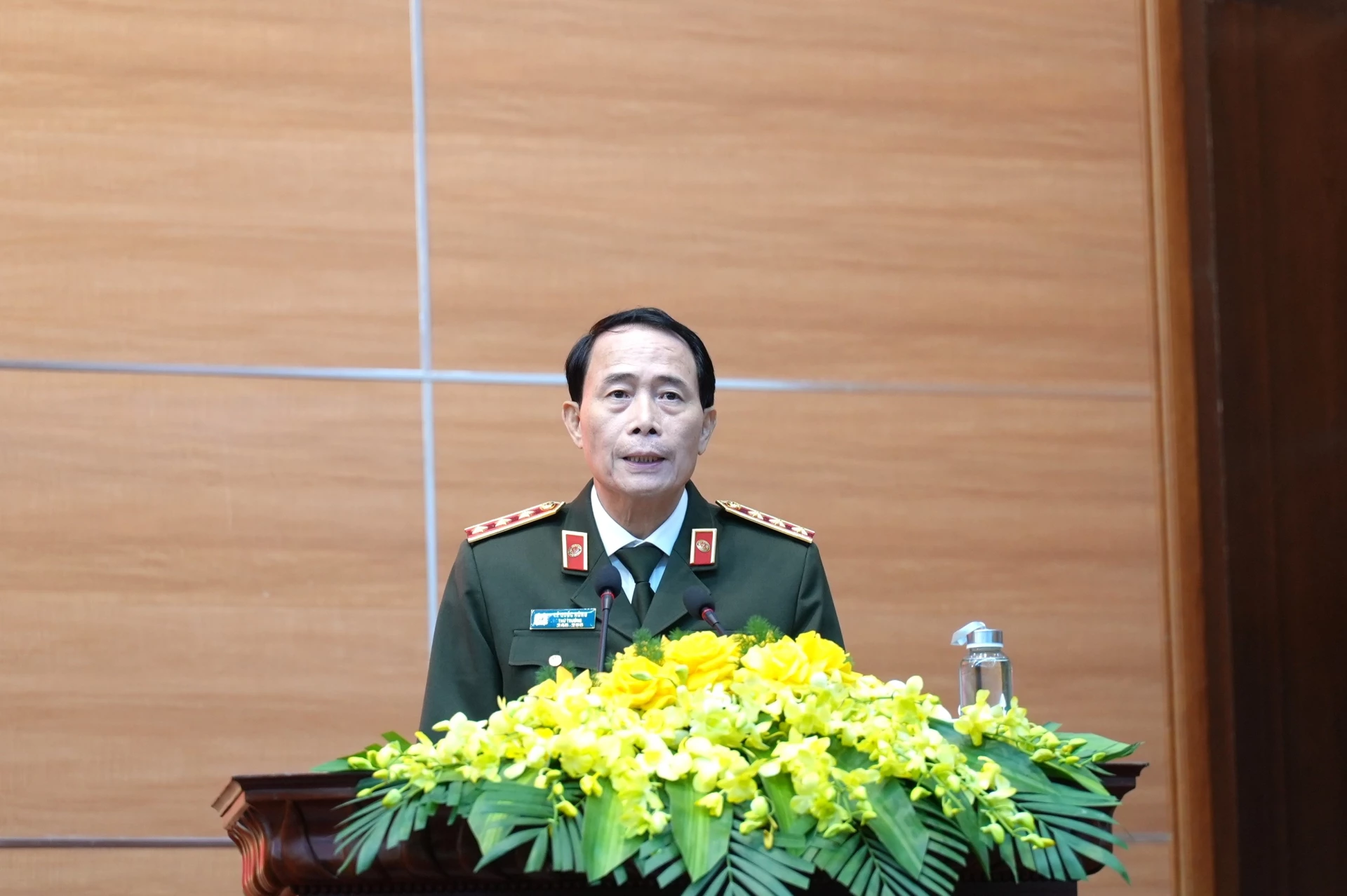 Đồng ch&iacute; Thượng tướng L&ecirc; Quốc H&ugrave;ng, Thứ trưởng Bộ C&ocirc;ng an ph&aacute;t biểu chỉ đạo tại hội nghị - Ảnh: Trung Đức