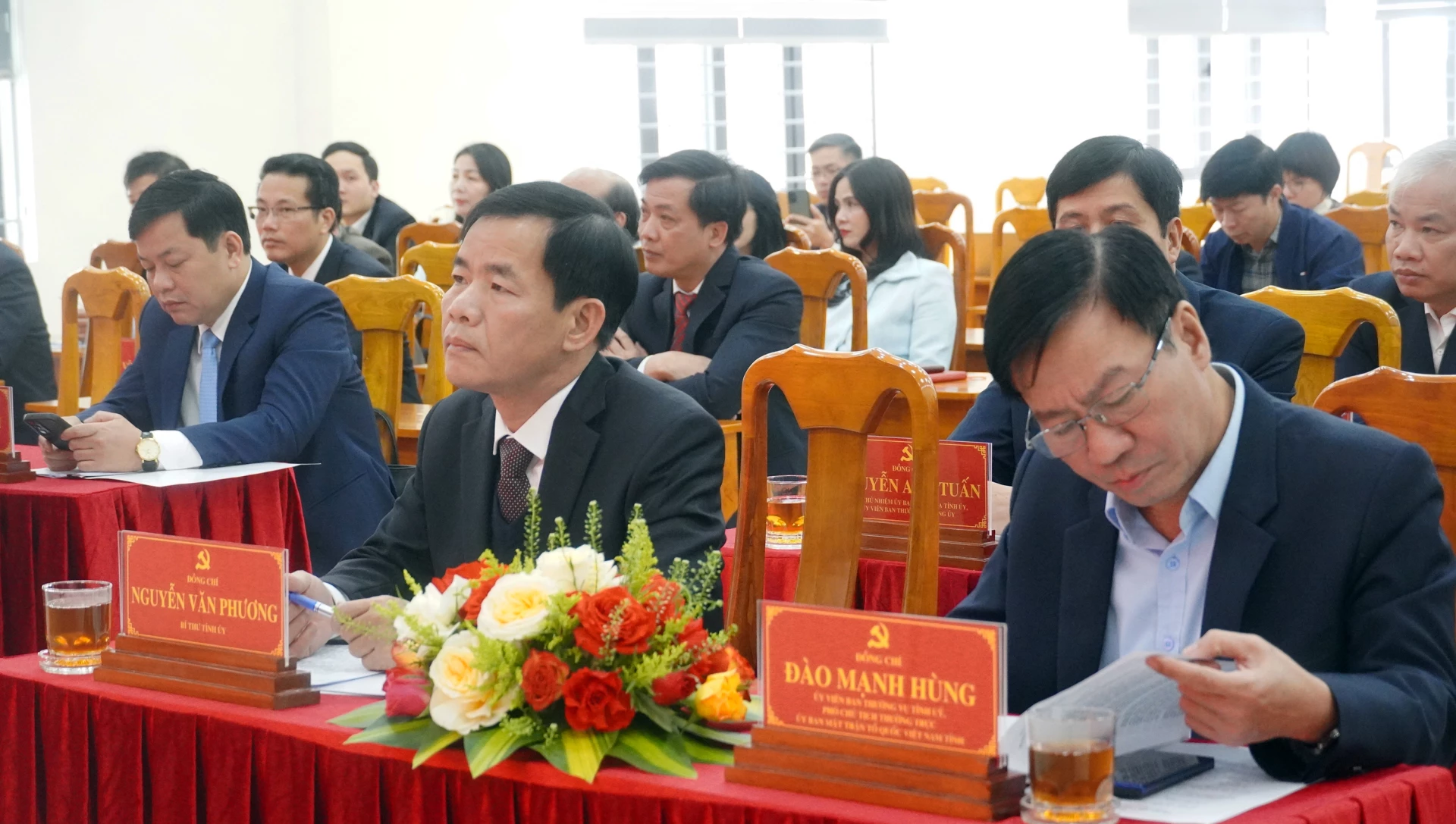 Các đồng chí lãnh đạo tỉnh dự hội nghị - Ảnh: N.M