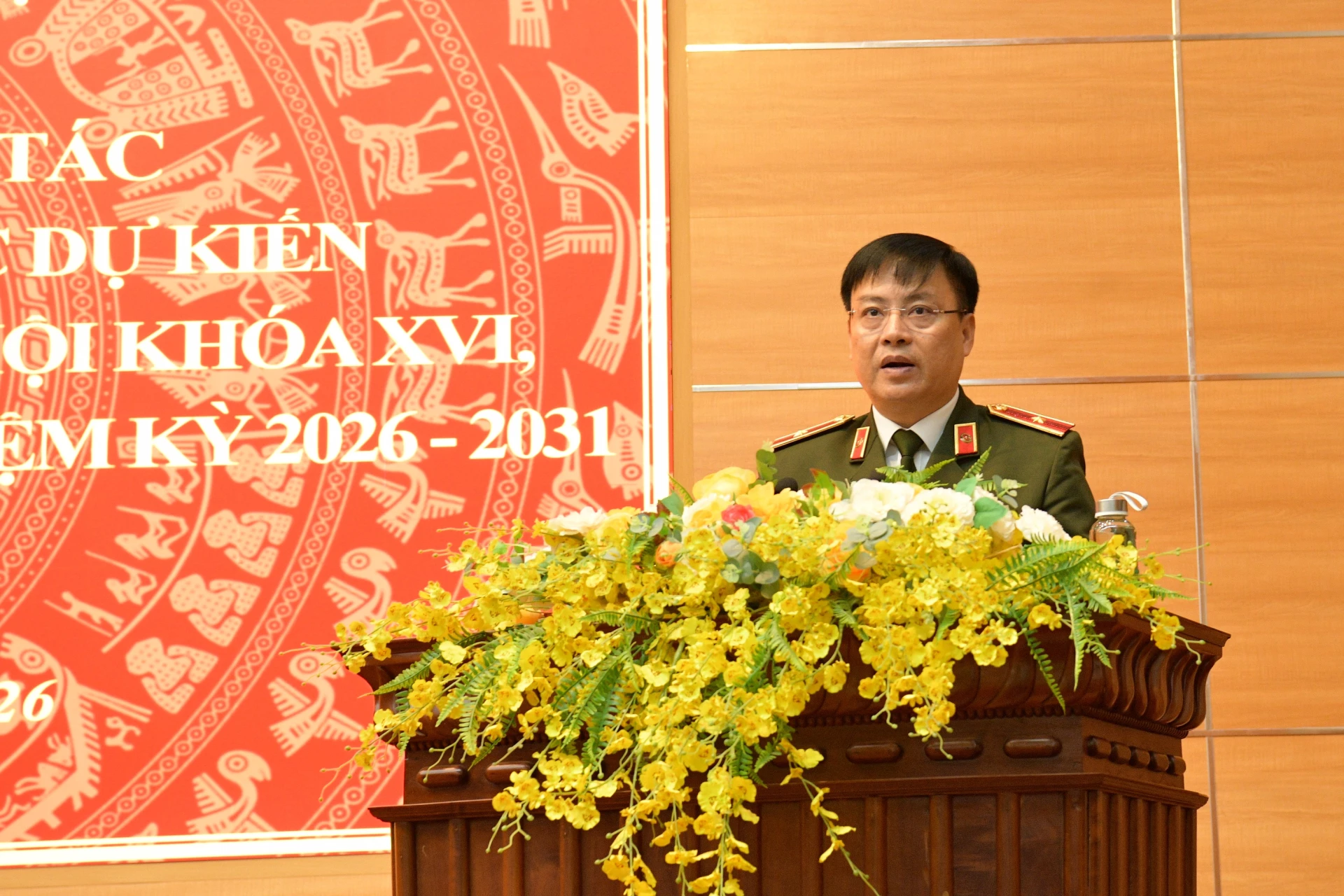 Đồng ch&iacute; Thiếu tướng Nguyễn Thanh Li&ecirc;m, Ủy vi&ecirc;n&nbsp;Ban Thường vụ Tỉnh ủy, B&iacute; thư Đảng ủy, Gi&aacute;m đốc C&ocirc;ng an tỉnh ph&aacute;t biểu kết luận tại hội nghị.