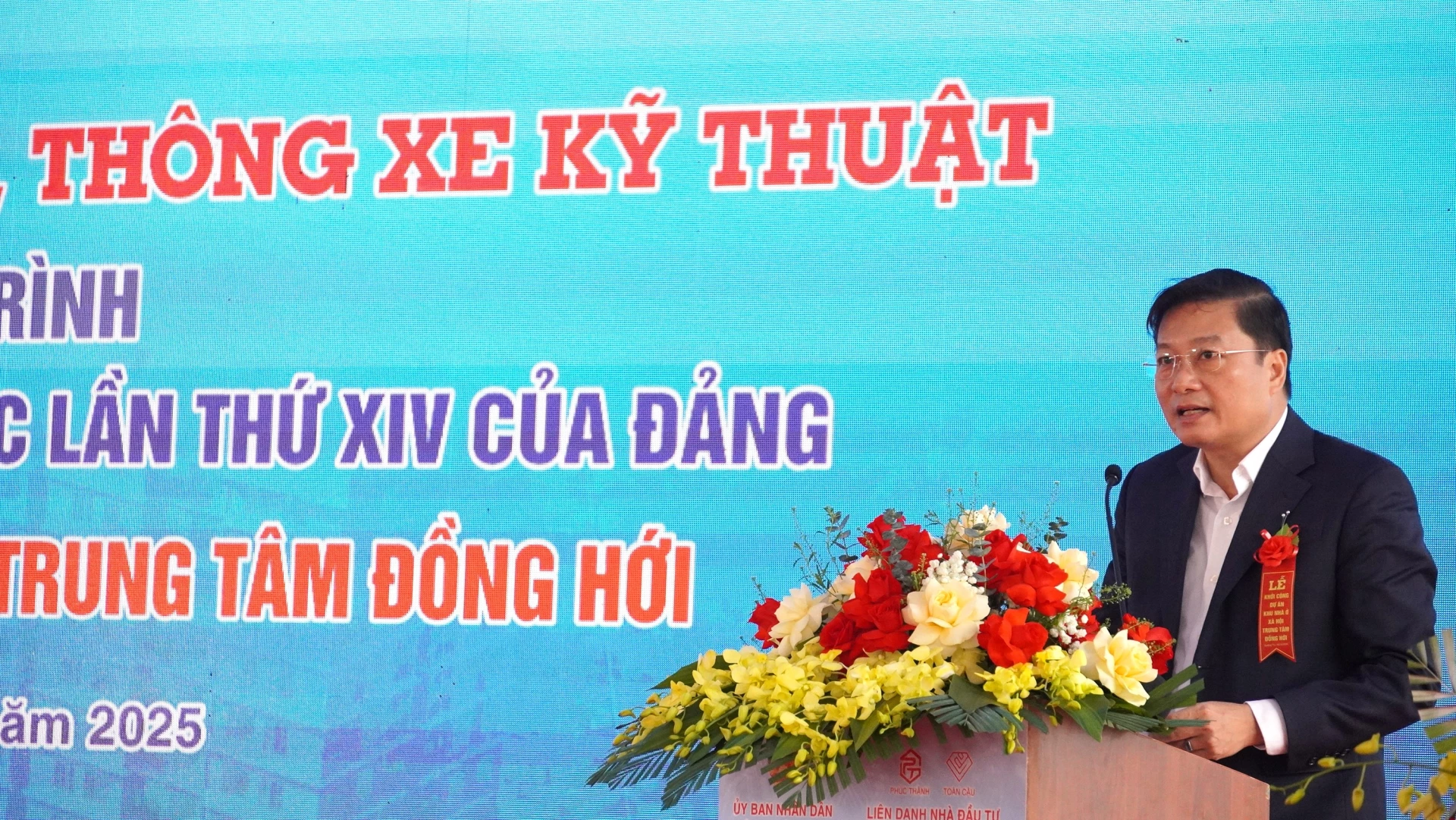 Đồng chí Lê Hồng Vinh, Chủ tịch UBND tỉnh phát biểu tại buổi lễ - Ảnh: QV