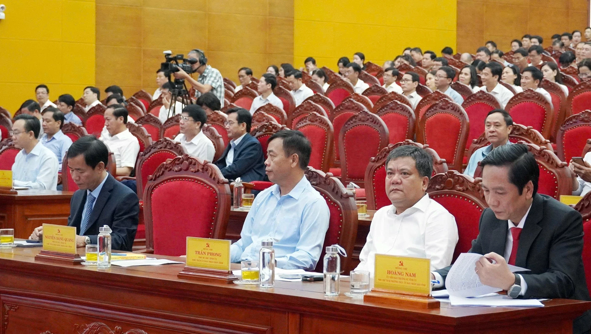 Các đồng chí trong Thường trực Tỉnh ủy chủ trì hội nghị tại điểm cầu Tỉnh ủy - Ảnh: X.P