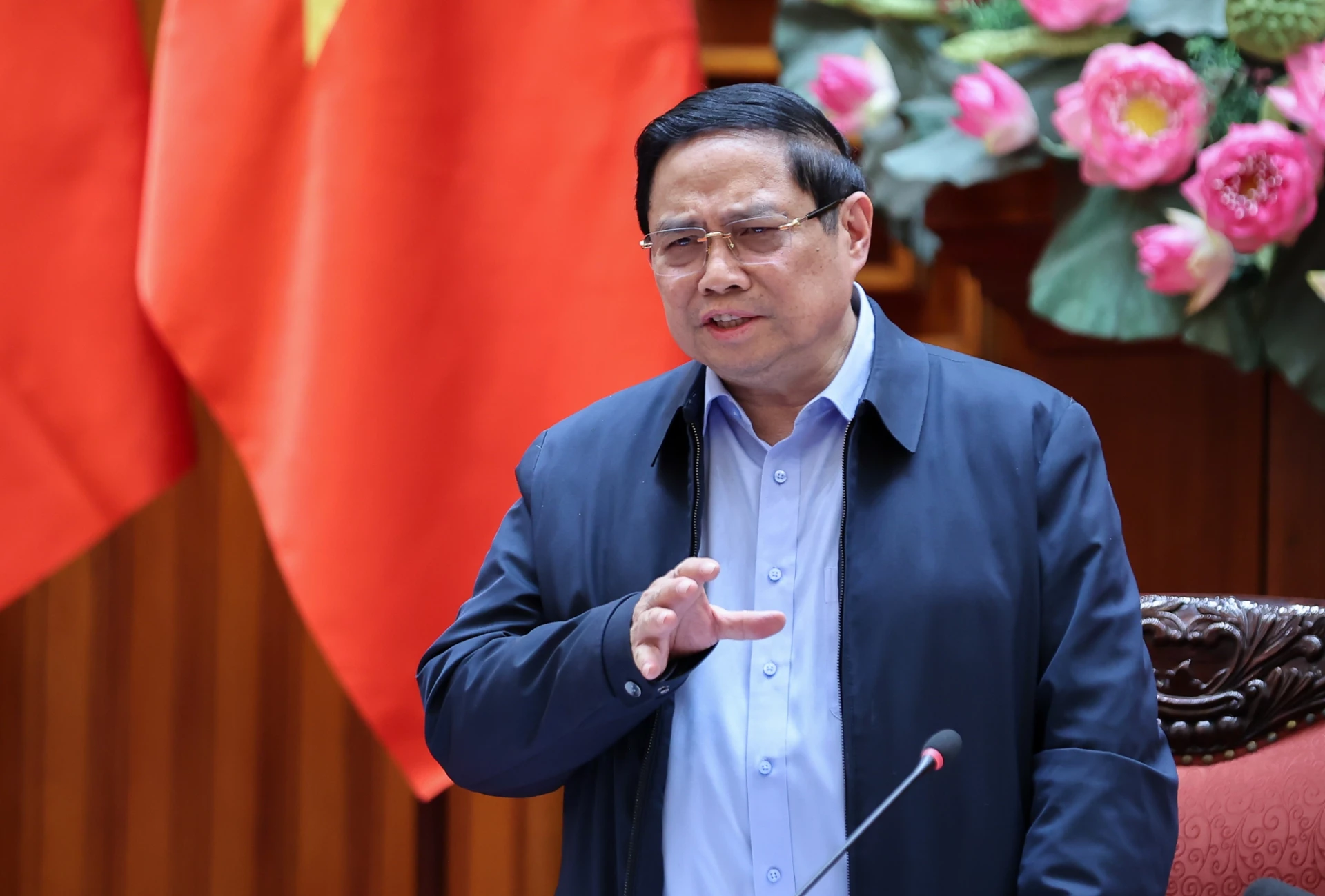 Thủ tướng yêu cầu trước mắt Quảng Trị tập trung nguồn lực để khắc phục sạt lở, khôi phục chỗ ở cho 12 hộ dân tại Khe Sanh - Ảnh: VGP/Nhật Bắc