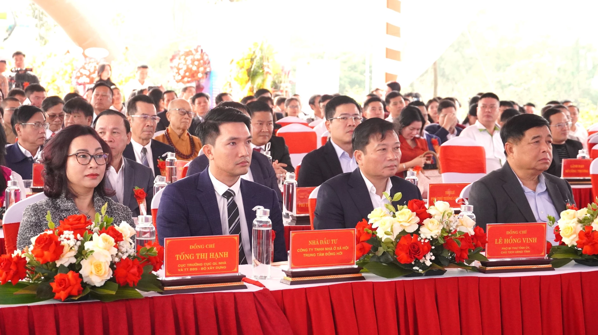 Phó Thủ tướng Nguyễn Chí Dũng và các đại biểu tham dự buổi lễ - Ảnh: QV