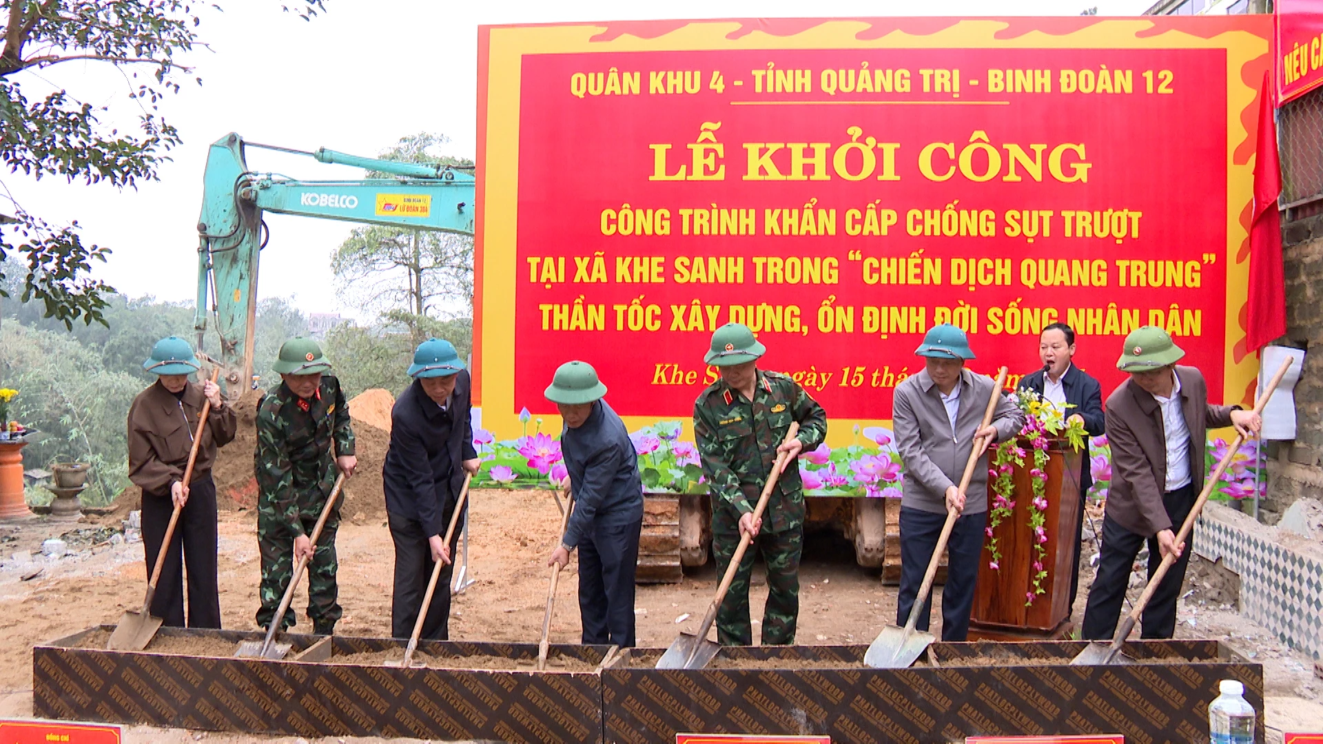 Nghi thức động thổ công trình kè chống sạt lở khu vực khu dân cư đường Hùng Vương, thôn 3A, xã Khe Sanh - Ảnh Phước Đạt