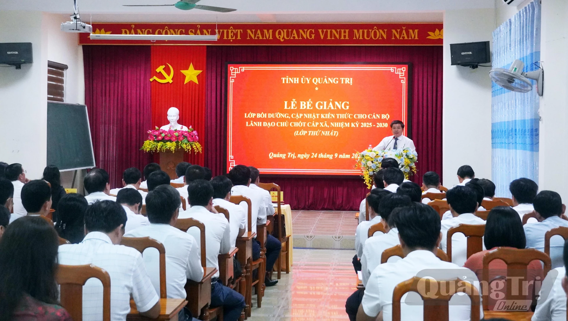 Quang cảnh lễ bế giảng - Ảnh: N.M