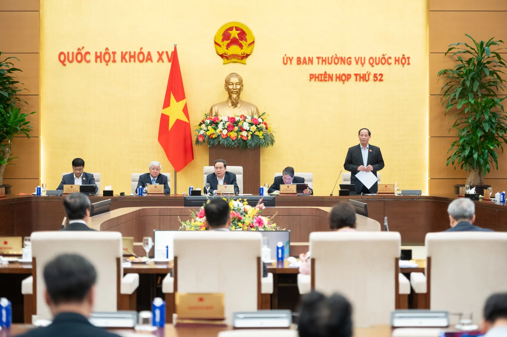 Phó Chủ tịch Quốc hội, Thượng tướng Trần Quang Phương điều hành phiên họp