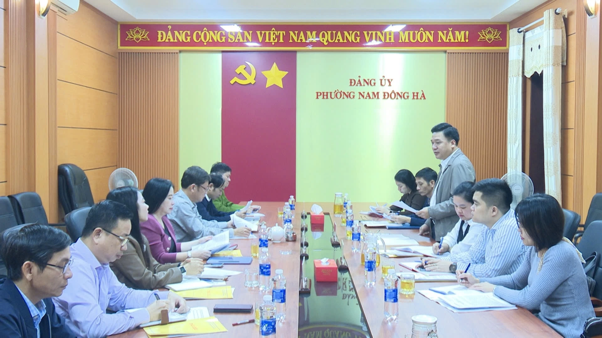 Phó Trưởng Ban Thường trực Ban Nội chính Tỉnh ủy Nguyễn Thanh Long phát biểu kết luận tại buổi làm việc với Đảng ủy phường Nam Đông Hà về công tác phòng, chống tham nhũng, lãng phí, tiêu cực - Ảnh: N.B