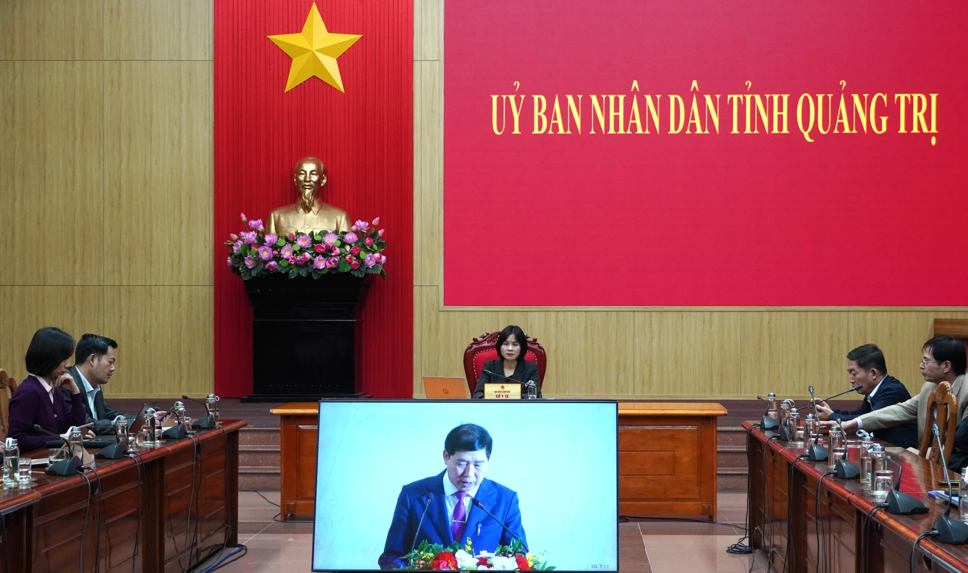 Đồng chí Diệp Thị Minh Quyết, Giám đốc Sở Y tế chủ trì tại điểm cầu tỉnh Quảng Tri. Ảnh: H.Tr.