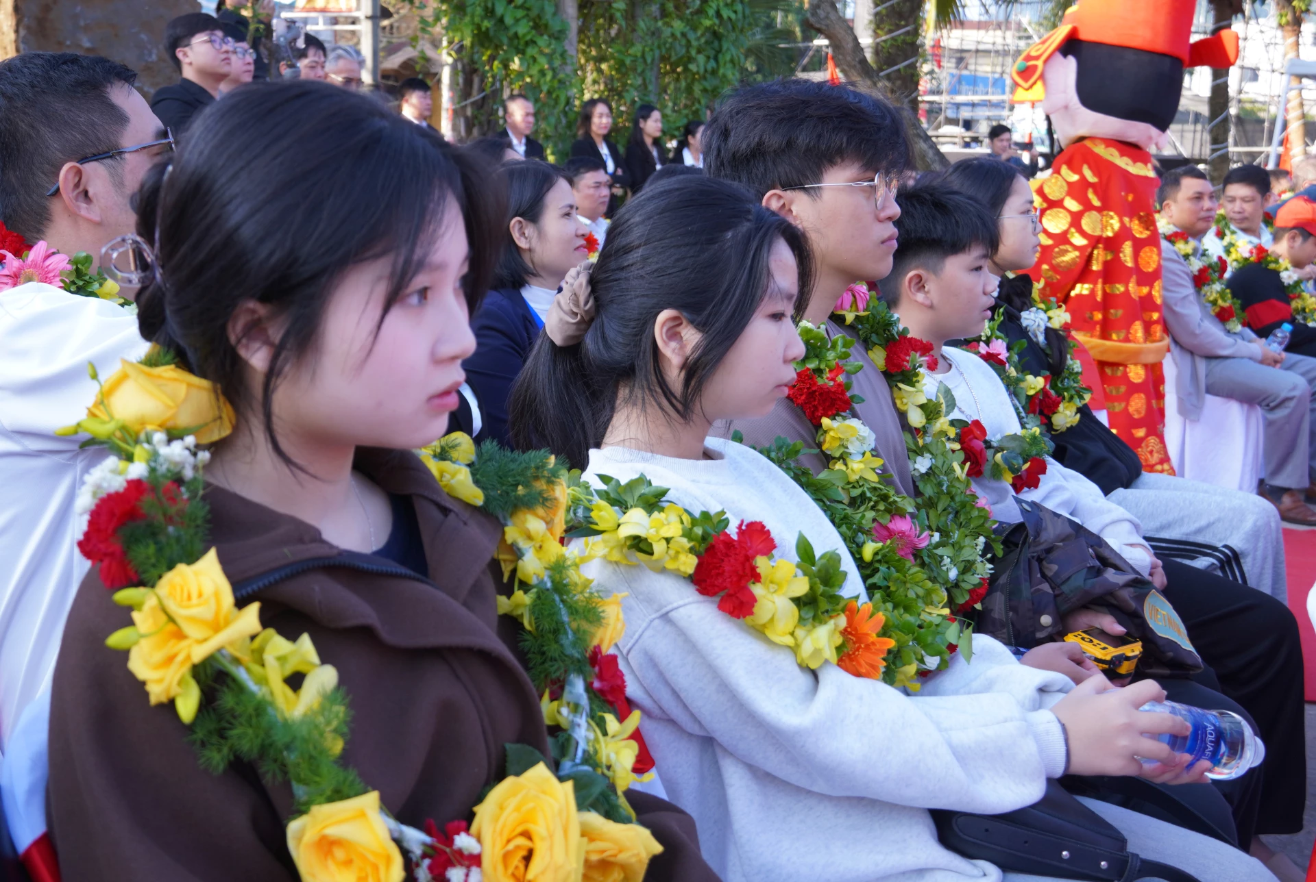 Những vị khách đầu tiên tham quan Di sản thiên nhiên thế giới VQG Phong Nha-Kẻ Bàng - Ảh: N.H