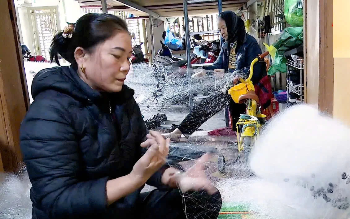 Chị Nguyễn Thị Hương tin tưởng Đại hội đại biểu to&agrave;n quốc lần thứ XIV của Đảng sẽ mở ra thời kỳ ph&aacute;t triển mạnh mẽ của đất nước - Ảnh: X.P