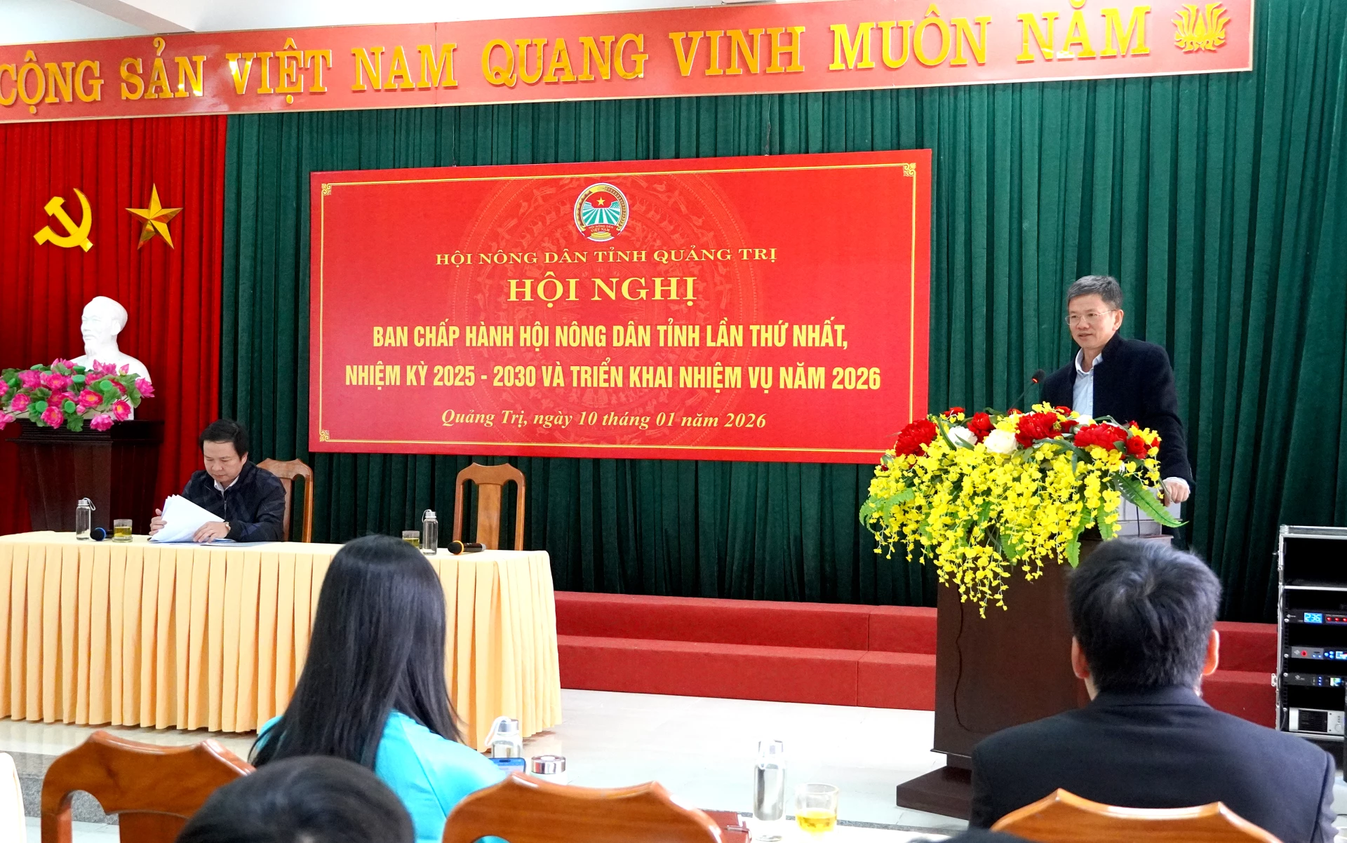 Đồng chí Chủ tịch Hội Nông dân tỉnh Trần Tiến Sỹ phát biểu tại hội nghị. Ảnh: H.Tr.