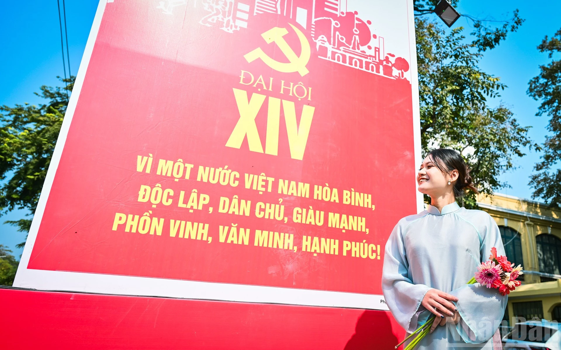 Người d&acirc;n khắp nơi đang hướng về sự kiện ch&iacute;nh trị đặc biệt quan trọng n&agrave;y của đất nước.