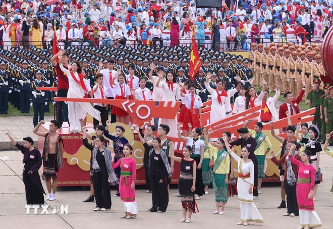 Chương tr&igrave;nh văn nghệ tại sự kiện A80. (Ảnh: Thống Nhất/TTXVN)