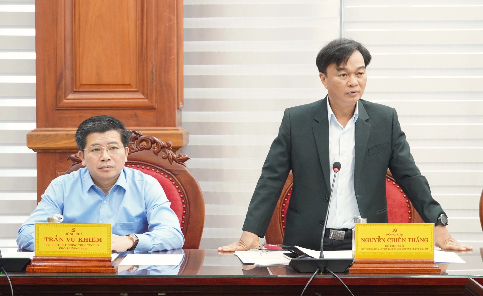 Đồng chí Nguyễn Chiến Thắng, Phó Bí thư Tỉnh ủy, Chủ tịch Ủy ban MTTQ Việt Nam tỉnh, Phó trưởng BCĐ phát biểu tại cuộc họp - Ảnh: QV