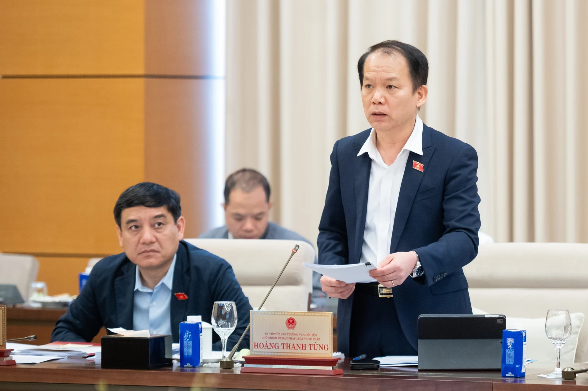 Chủ nhiệm Ủy ban Pháp luật và Tư pháp Hoàng Thanh Tùng phát biểu.