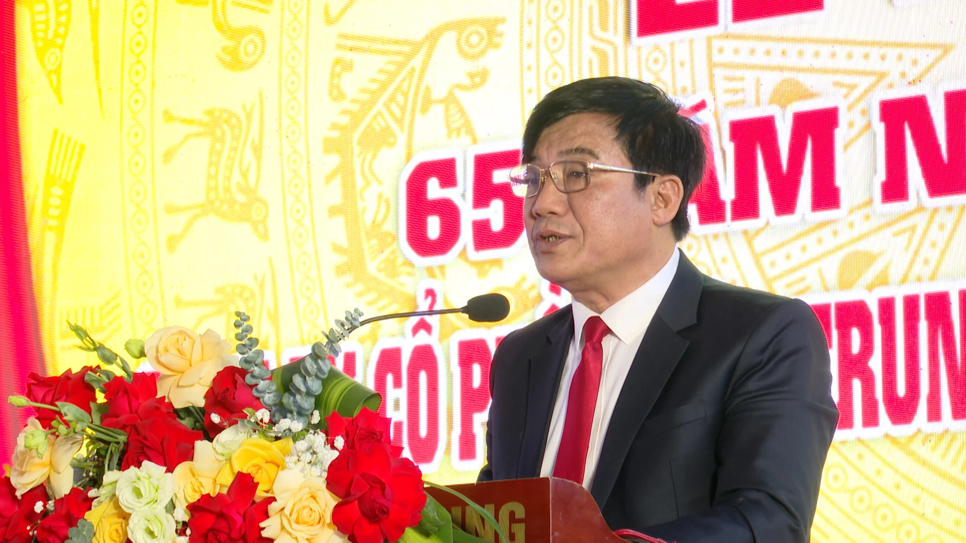 &Ocirc;ng Phan Văn Th&agrave;nh &ndash; B&iacute; thư Đảng ủy, Chủ tịch HĐQT C&ocirc;ng ty CP Việt Trung đọc diễn văn Lễ kỷ niệm - Ảnh: Quang Ngọc