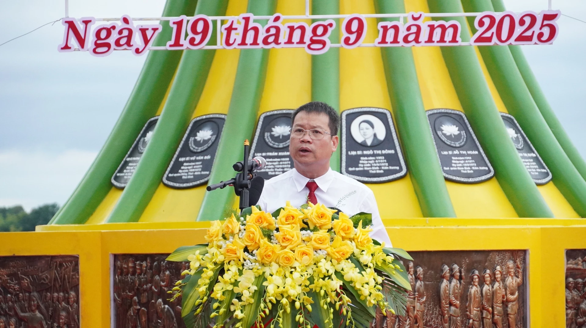 Phó Bí thư Tỉnh ủy, Chủ tịch Ủy ban Mặt trận Tổ quốc Việt Nam tỉnh Hưng Yên Nguyễn Mạnh Hùng phát biểu tại buổi lễ - Ảnh: QV