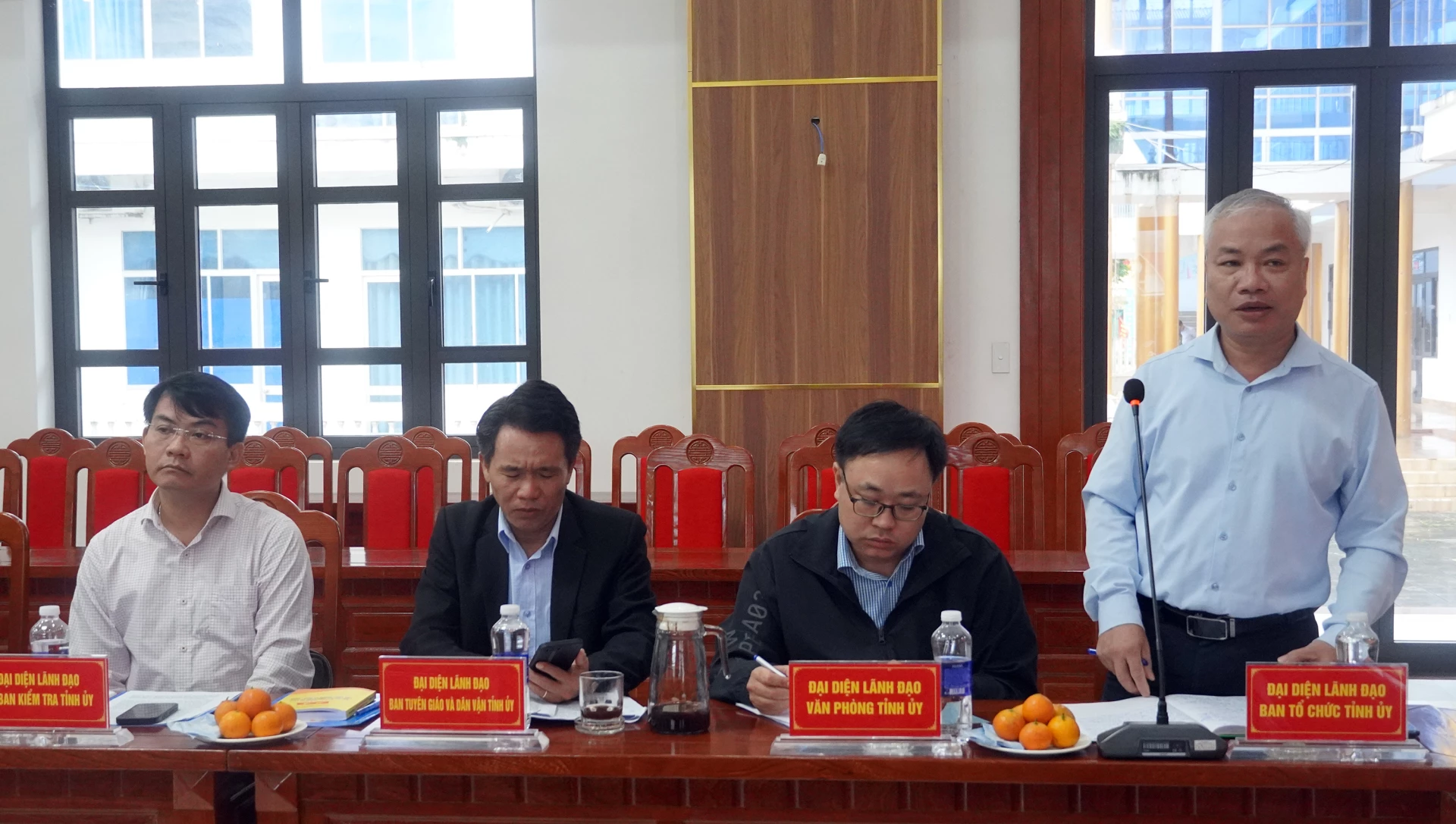 Đại biểu thảo luận tại buổi làm việc - Ảnh: N.M