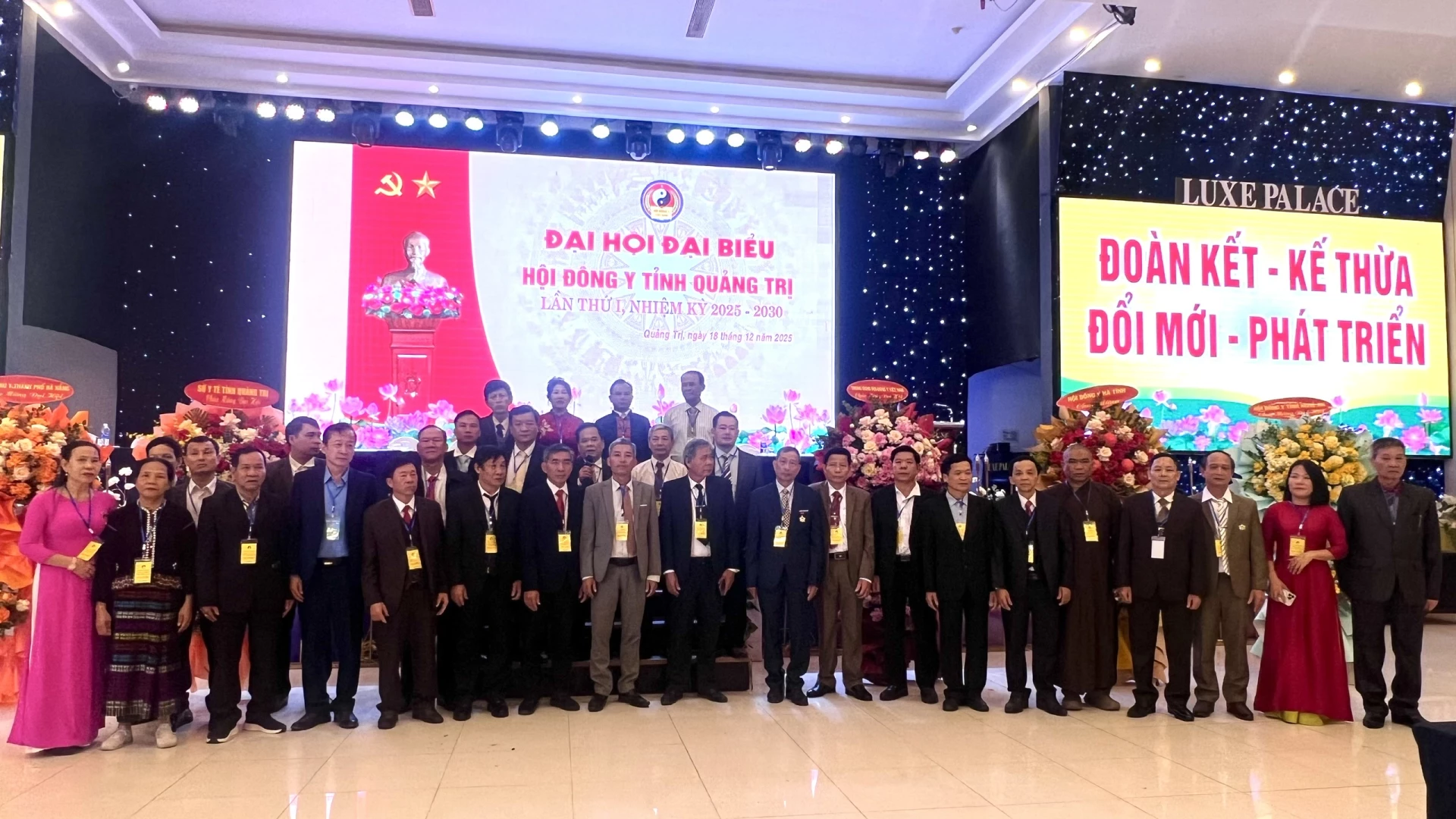 Ban Chấp hành Hội Đông y tỉnh nhiệm kỳ 2025 – 2030 ra mắt đại hội - Ảnh: H.T