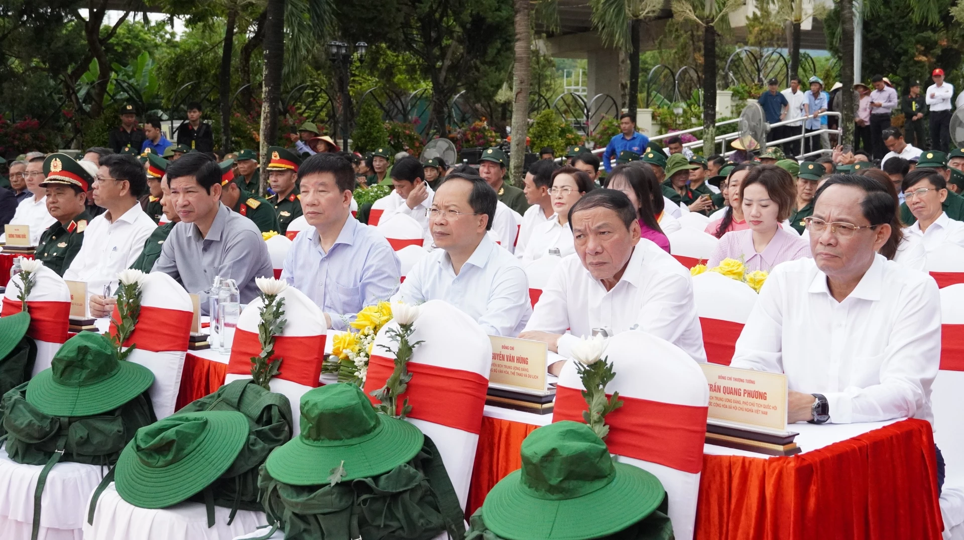 Đại biểu tham dự buổi lễ - Ảnh:QV