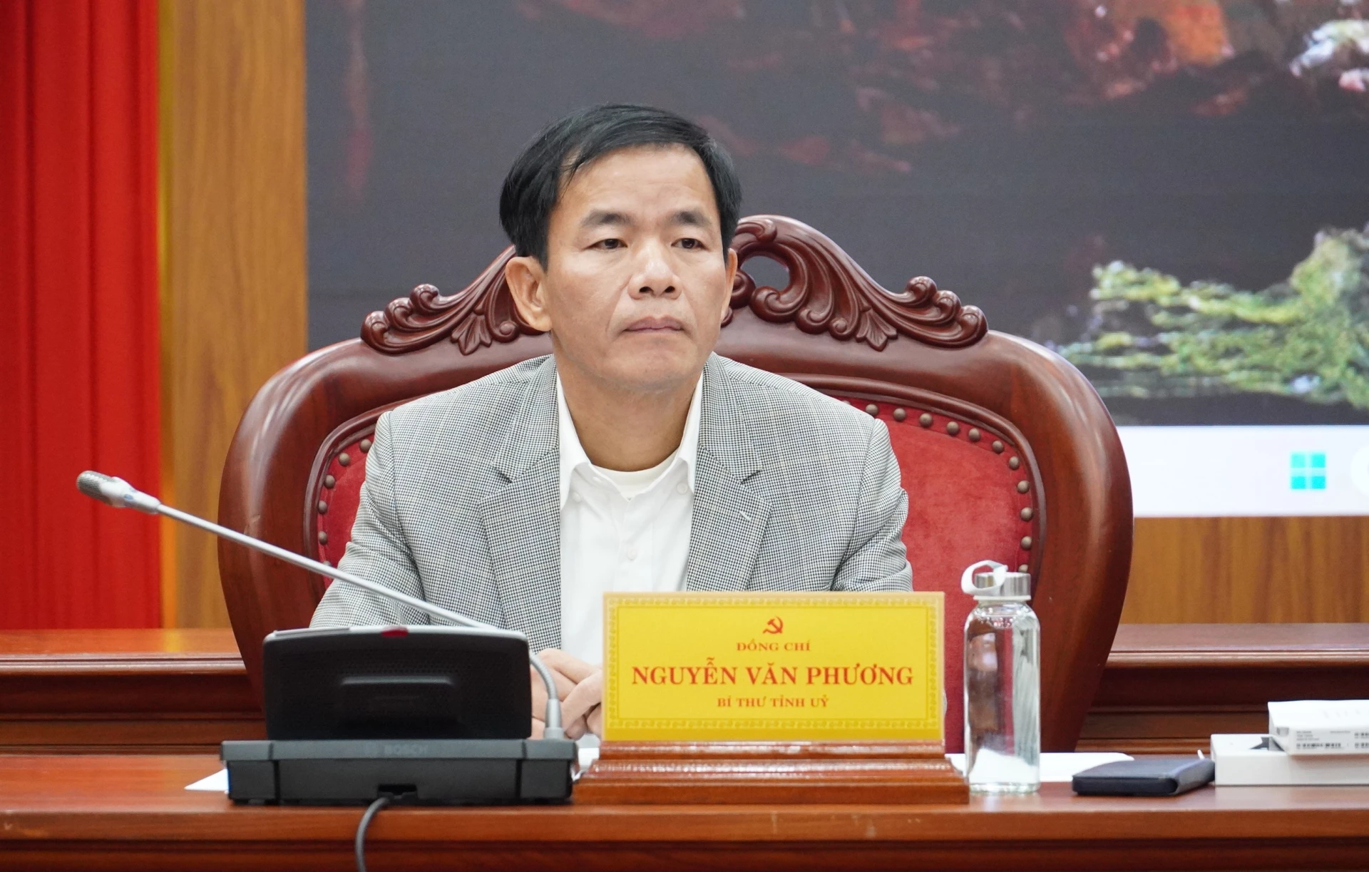 Đồng ch&iacute; Nguyễn Văn Phương, B&iacute; thư Tỉnh ủy chủ tr&igrave; phi&ecirc;n họp - Ảnh: QV