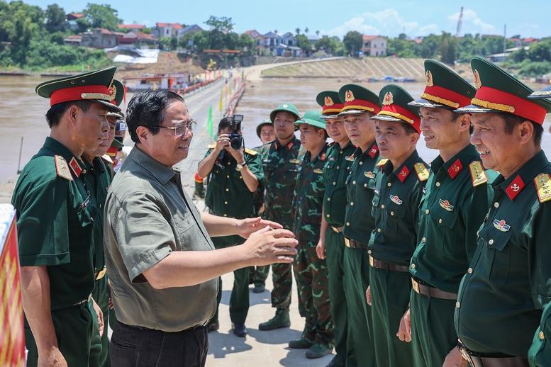 Thủ tướng kiểm tra tiến độ cầu Phong Châu, chỉ đạo triển khai tuyến cao tốc mới tại Phú Thọ- Ảnh 5.