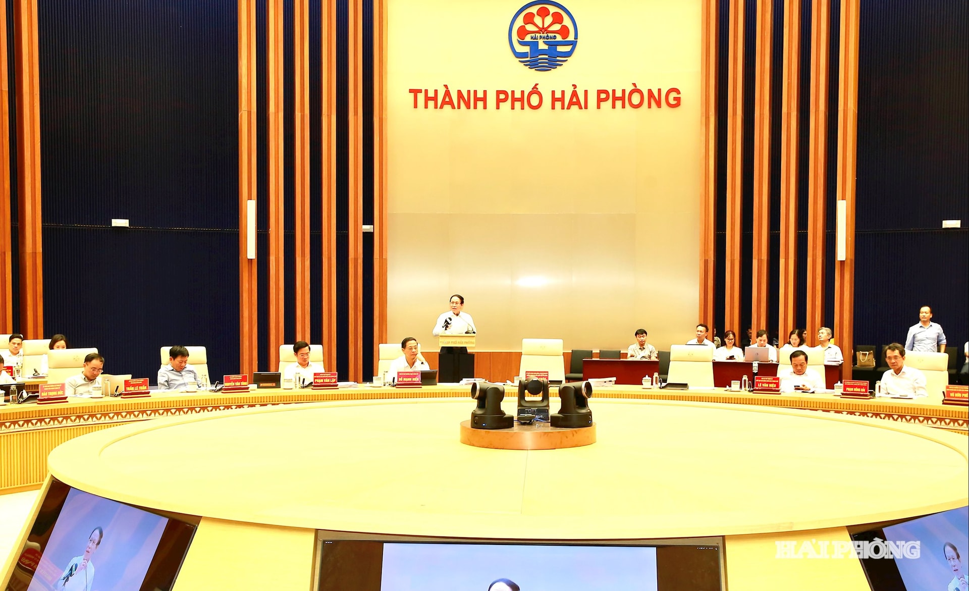 Đồng chí Lê Tiến Châu, Uỷ viên Trung ương Đảng, Bí thư Thành uỷ, Trưởng đoàn đại biểu Quốc hội Hải Phòng phát biểu kết luận hội nghị