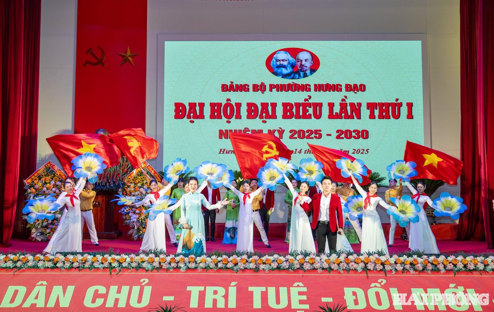 Tiết mục văn nghệ chào mừng đại hội