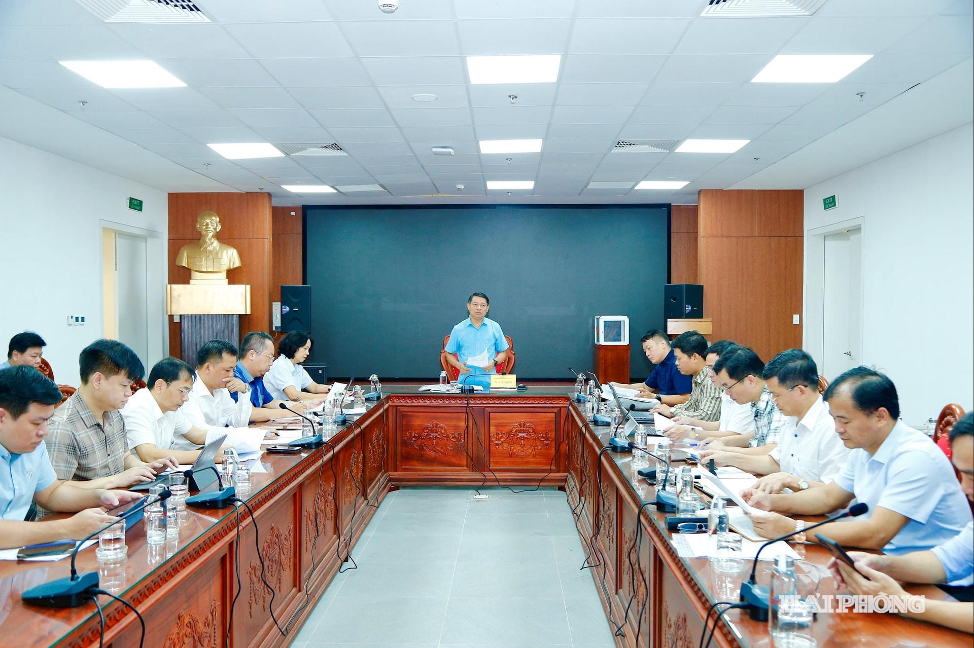 Đồng chí Phạm Văn Khanh, Trưởng ban Đô thị HĐND thành phố chủ trì cuộc làm việc.