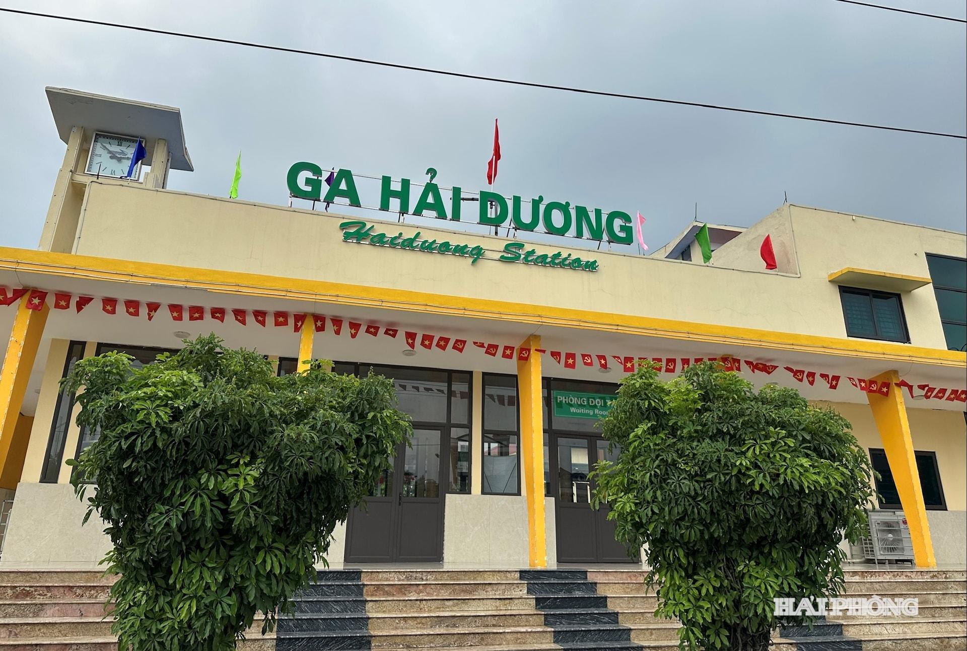 Các chuyến tàu từ ga Hải Dương đi TP Hà Nội đã bán hết vé từ sớm