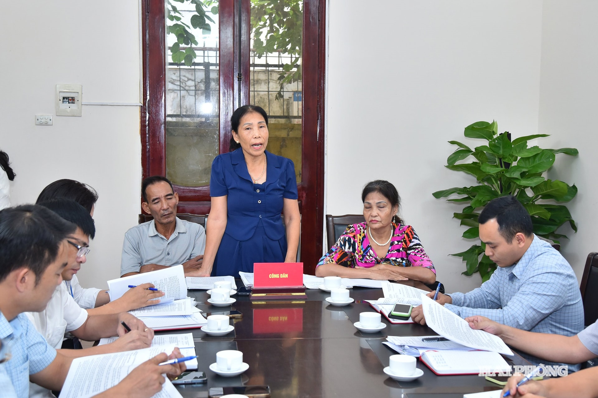 Đại diện các hộ dân nêu kiến nghị. Ảnh: Trung Kiên