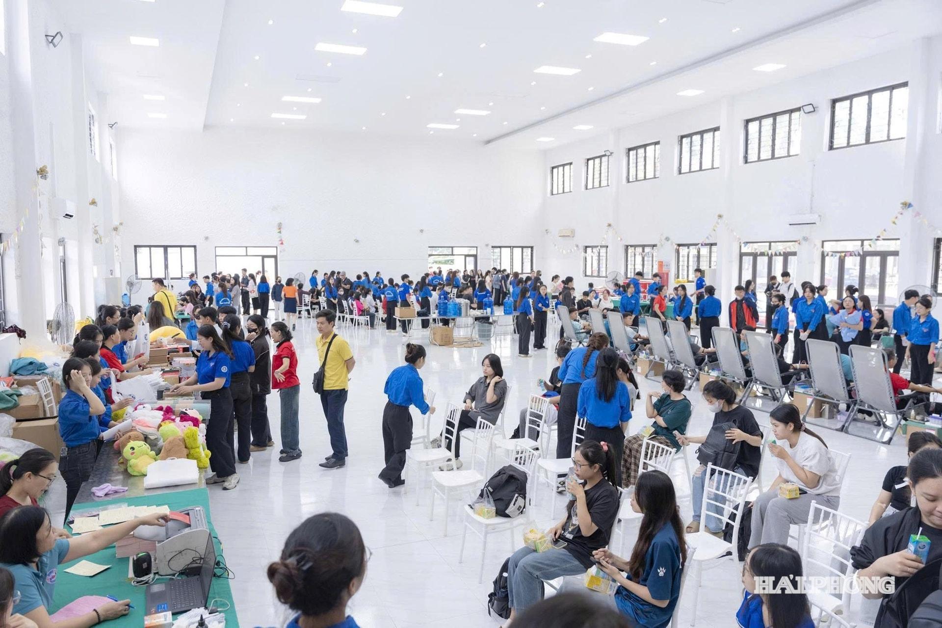 Quang cảnh Ngày hội hiến máu tình nguyện